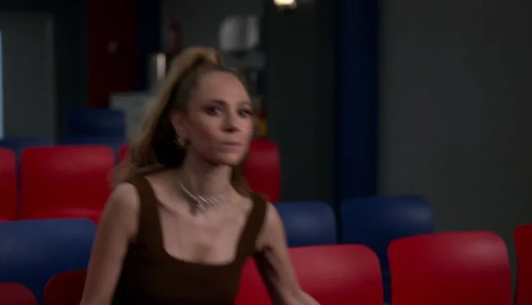 Момент из 8 серии 1 сезона