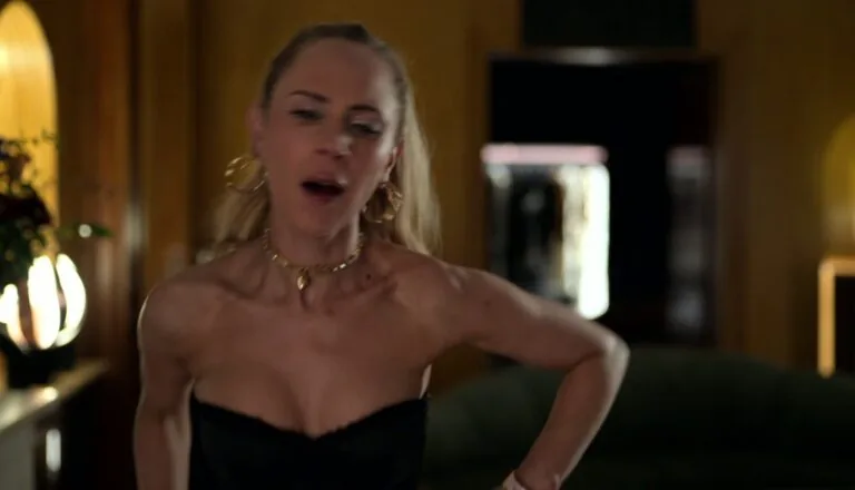 Момент из 11 серии 2 сезона