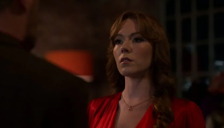 Момент из 9 серии 2 сезона