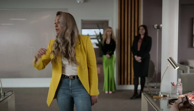 Момент из 6 серии 3 сезона